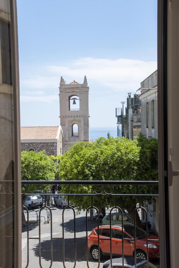 Castalia Apartments & Rooms Duomo タオルミーナ エクステリア 写真