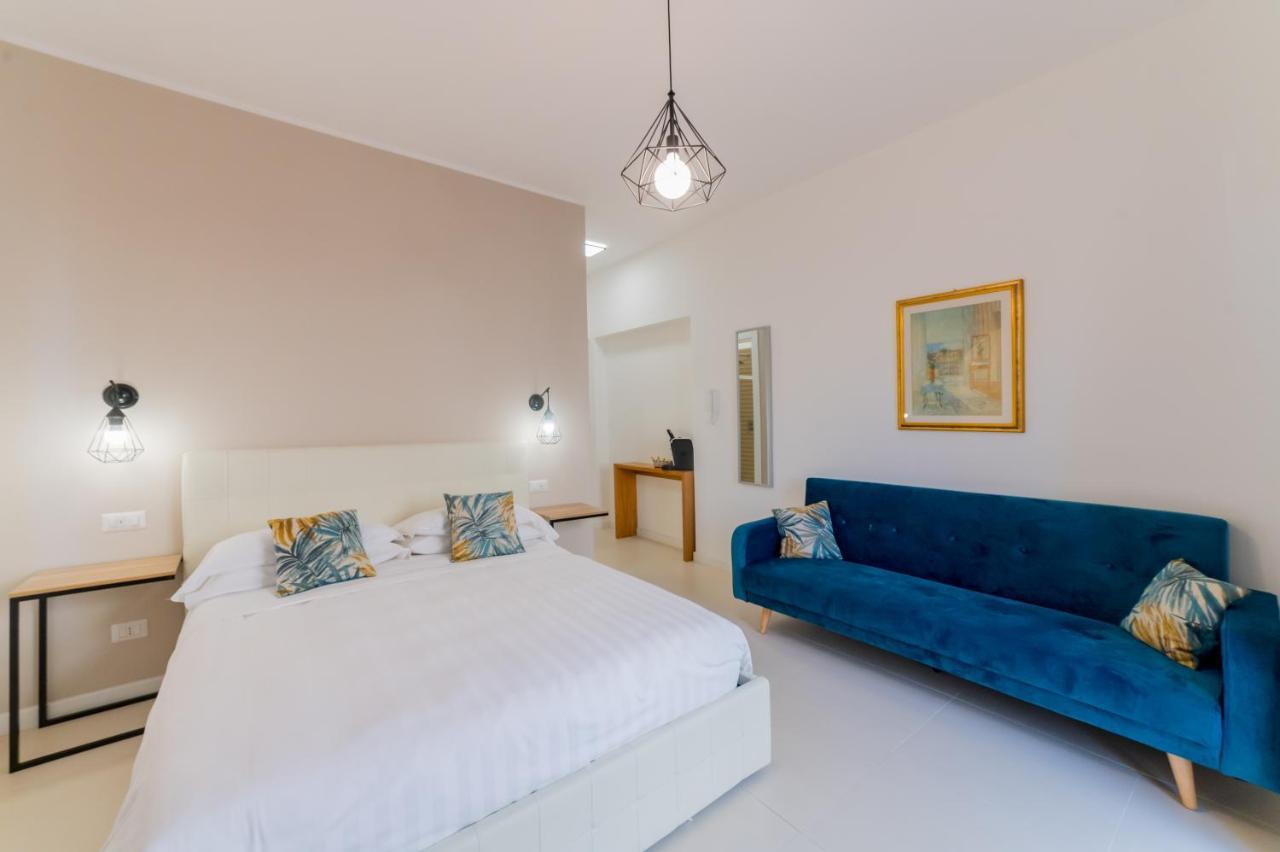 Castalia Apartments & Rooms Duomo タオルミーナ エクステリア 写真