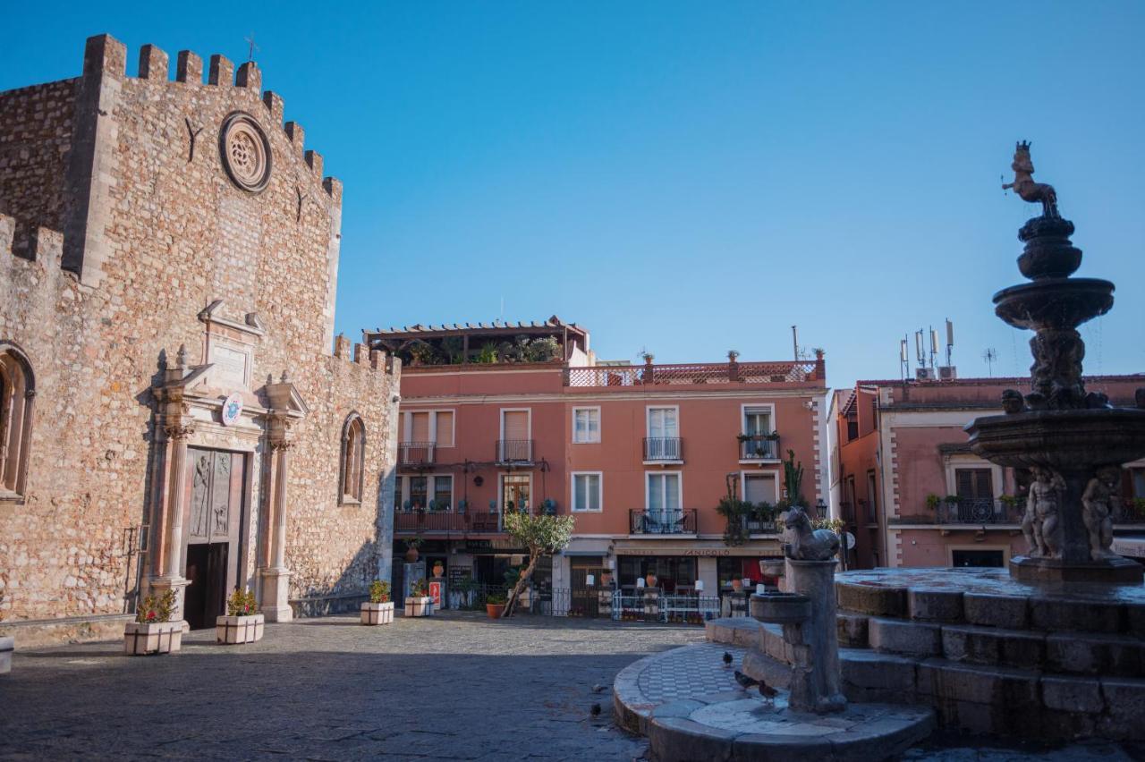 Castalia Apartments & Rooms Duomo タオルミーナ エクステリア 写真