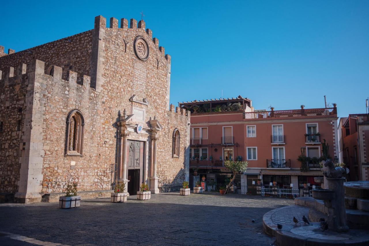 Castalia Apartments & Rooms Duomo タオルミーナ エクステリア 写真